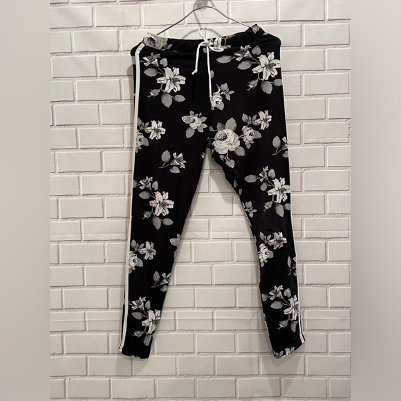 SWS active women floral black joggers/ size M - Picture 7 of 10